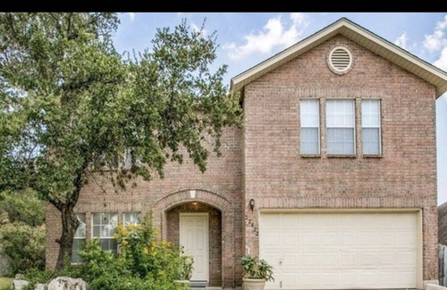 Stone Oak House | Cozy one bedroom in a nice neighborhood