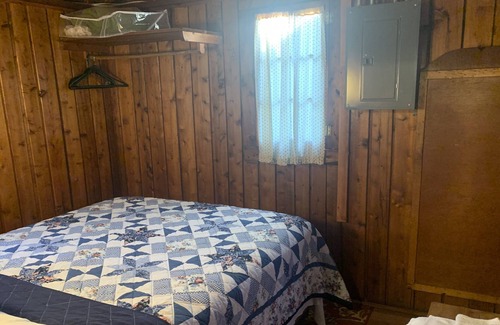 Port Hope Cabin | Cozy One-bedroom Lakeside Cabin with all modern amenities