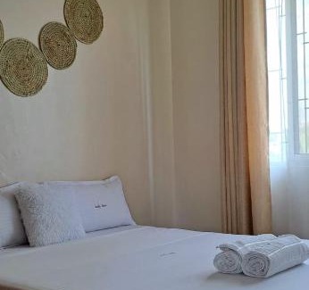 Ras Makamaiwe Apartment | Cozy One Bedroom Tudor