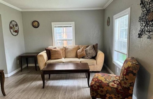 Wichita Falls Cottage | Cozy one bedroom Cottage
