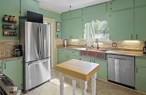 Fort Erie House | Cozy one bedroom with backyard, walking distance to US border.