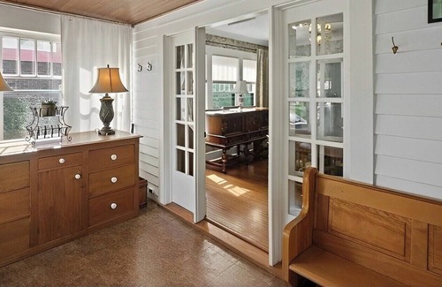 Fort Erie House | Cozy one bedroom with backyard, walking distance to US border.