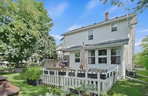 Fort Erie House | Cozy one bedroom with backyard, walking distance to US border.