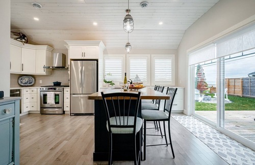 Wheatley Bed & Breakfast | Cozy one level lakefront property Bed and Breakfast on the shores of Lake Erie