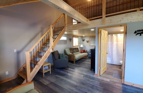 Merrillan House | Cozy Open Concept Cabin for 6