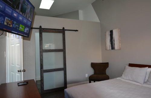 Lewisville House | Cozy open Home away from home