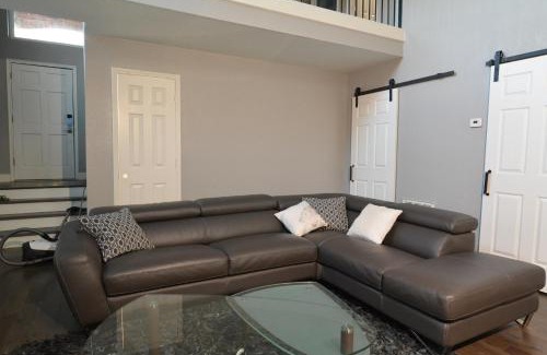Lewisville House | Cozy open Home away from home