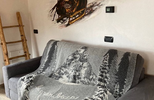Valtournenche Apartment | Cozy open-plan studio apartment with a view of the valley