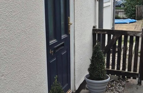 Aylestone Apartment | Cozy Opulent 2 bedroomed Apartment/Maisonette