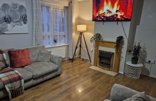 Aylestone Apartment | Cozy Opulent 2 bedroomed Apartment/Maisonette