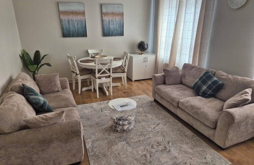 Aylestone Apartment | Cozy Opulent 2 bedroomed Apartment/Maisonette