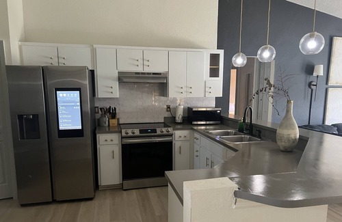 Winter Haven House | Cozy Organic Modern Home- 6 min from Legoland