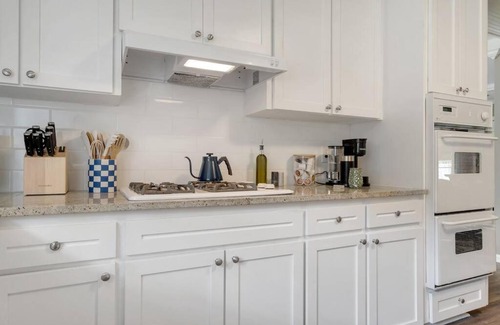 Woodland Drives House | Cozy - Organic Modern - Bungalow - FSU