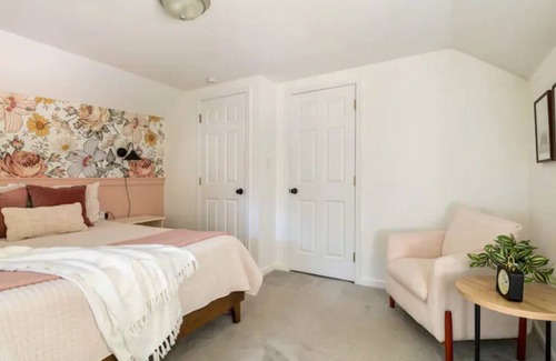 Leacock-Leola-Bareville House | Cozy outdoor patio with Hot tub + kids toy room