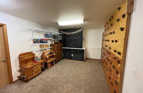 Palmer House | Cozy Palmer Retreat with Steam Sauna and Playground