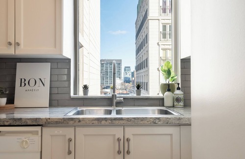 Downtown Toronto Apartment | Cozy Parisian Suite Close to the St. Lawrence Market & Toronto's Top Attractions