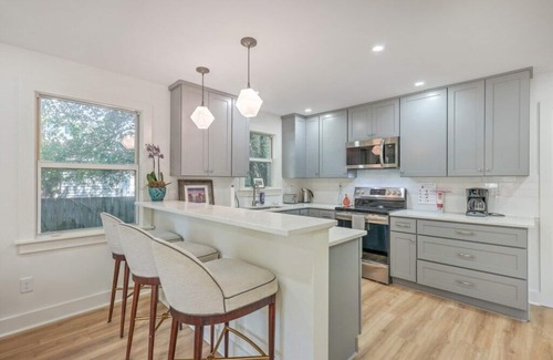 North Charleston House | Cozy Park Circle Retreat with Deck & Modern Amenities, Close to Charleston
