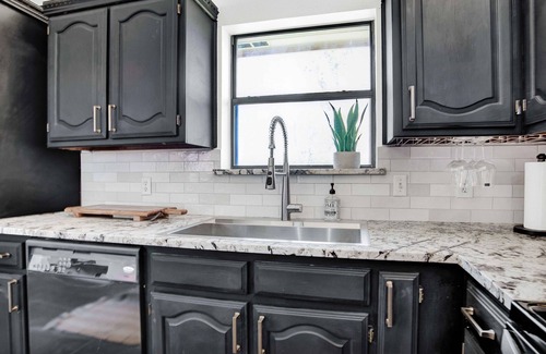 Frisco House | Cozy Parkside Home/Rail Yard/Toyota Centre