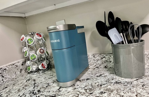 Sandy Springs Apartment | Cozy Patio - Free Pkng - 3 Smart TV's w/Netflix