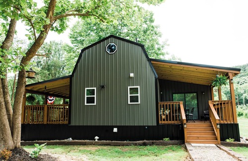 Salt Lick Cabin | Cozy & peaceful 2-bedroom cabin in charming Salt Lick.