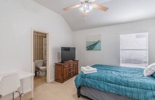 DeSoto Apartment | Cozy Peaceful Private room in a Villa/Fast Wi-Fi