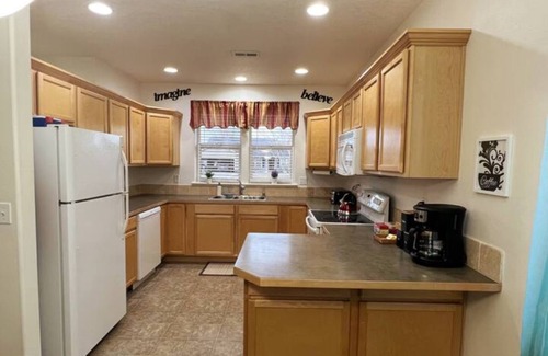 West Richland House | Cozy peaceful retreat w/king bdn