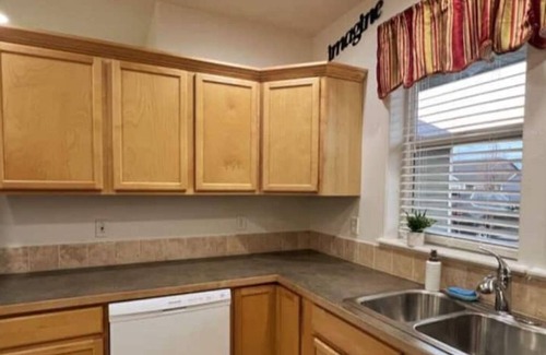West Richland House | Cozy peaceful retreat w/king bdn