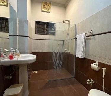 Faisalabad House | Cozy & Peaceful Rooms Near Lyallpur Galleria