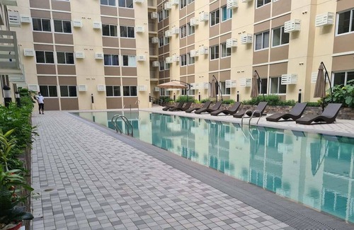 Binan City Condo | Cozy Penthouse 55" TV WFH setup w/ Netflix