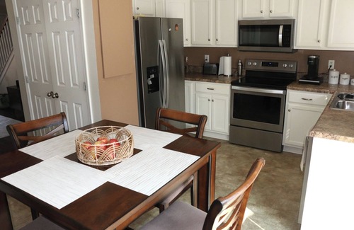 Nashville House | Cozy Percy Priest Lakehouse minutes from downtown Nashville.
