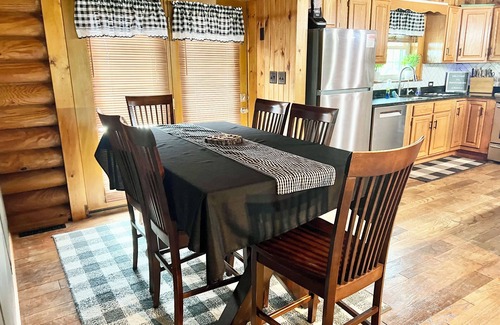 Stony Ridge Cabin | Cozy Perrysburg Cabins - Modern 2 Bedroom with Large Loft & Sleep#Bed!