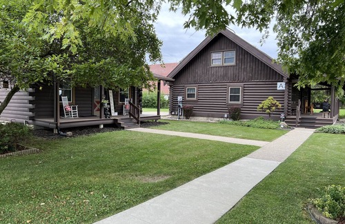 Stony Ridge Cabin | Cozy Perrysburg Cabins - Modern 2 Bedroom with Large Loft & Sleep#Bed!