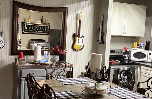 Greenbrier Apartment | Cozy pet friendly retreat near Nashville!