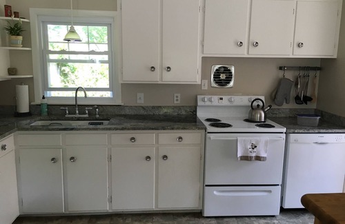Willard House | Cozy, Pet Friendly, Home In A Quiet Family Oriented, Beach Neighborhood
