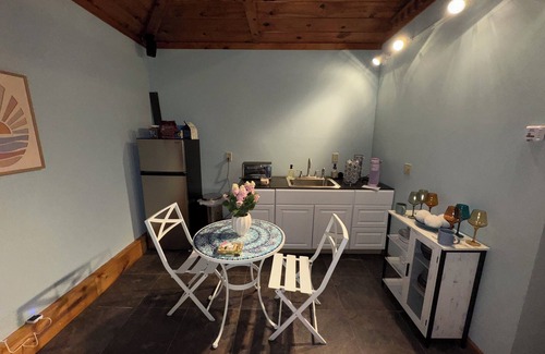 Pawcatuck House | Cozy, pet friendly 1 bedroom house in Stonington close to casinos, beach, & RI.