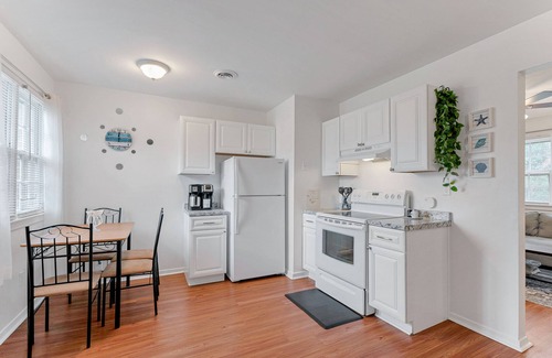 Camellia Shores House | Cozy Pet-Friendly 3BR Near Norfolk Beaches