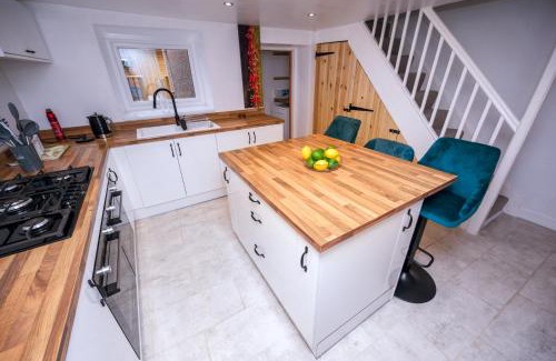 Port Talbot House | Cozy Pet-friendly Afan Forest Retreat ,log Burner
