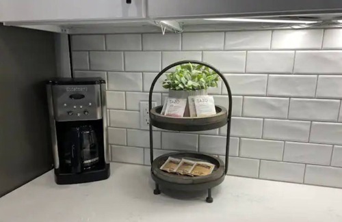 Prince George House | Cozy Pet Friendly Farmhouse Style Near Hospital