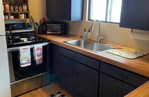 Cascade Cabin | Cozy, pet friendly cabin with filtered lake views - short walk to lake/beach.