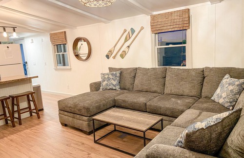 Fair Play House | Cozy Pet Friendly Cottage, 2 story Deep Water Dock - bring your boat!