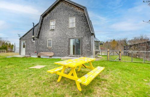 Penobscot House | Cozy Pet-Friendly Cottage Near Fort Knox and Acadia