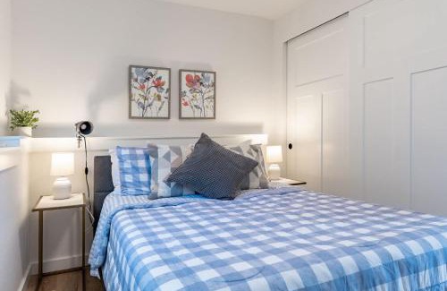Greenwood House | Cozy Pet friendly Downstairs Retreat in Seattle