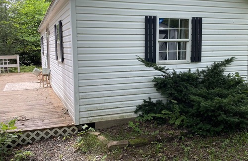 Wilderness Cottage | Cozy pet friendly guest house