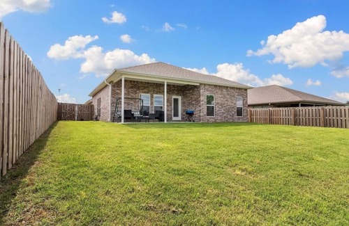 Highfill House | Cozy Pet-Friendly Hideout near XNA