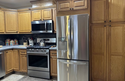 Las Cruces House | Cozy pet friendly house with a great outdoor space, and fully stocked kitchen.