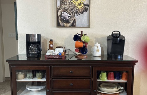 Las Cruces House | Cozy pet friendly house with a great outdoor space, and fully stocked kitchen.