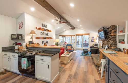 Quitman House | Cozy, Pet Friendly Home Steps from GFL