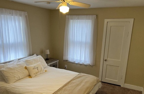 Macomb Apartment | Cozy, pet friendly, one bedroom apartment