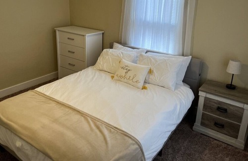Macomb Apartment | Cozy, pet friendly, one bedroom apartment
