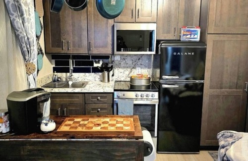 Old Southwest Apartment | Cozy Pet-Friendly Studio with AC and WiFi in Delightful Reno